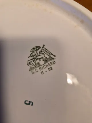 Zuppiera bianca con bordi oro