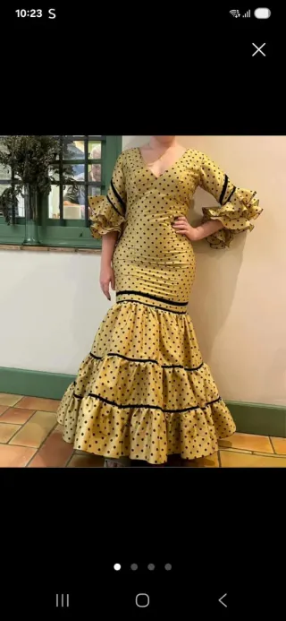 Vestido de flamenca amarillo con lunares negros