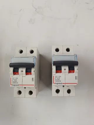 2 Magnetotérmicos Legrand DX³ C32 32A