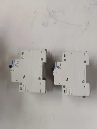 2 Magnetotérmicos Legrand DX³ C32 32A