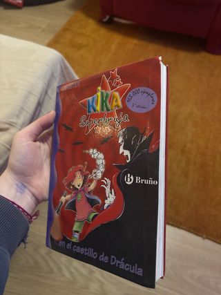 KIKA SUPERBRUJA EN CASTILLO DRACULA (10)