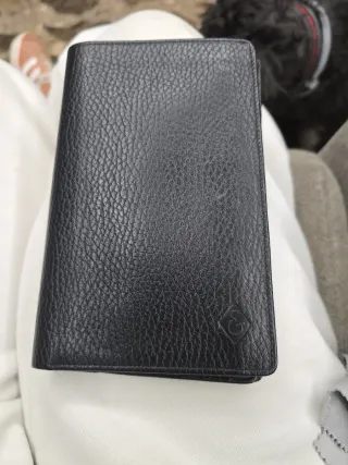 Cartera de piel negra para hombre