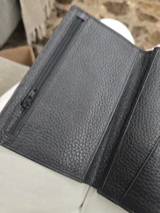 Cartera de piel negra para hombre