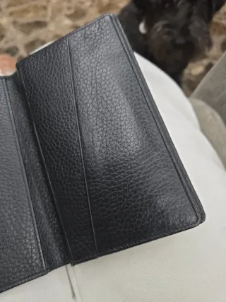 Cartera de piel negra para hombre