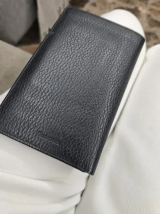 Cartera de piel negra para hombre
