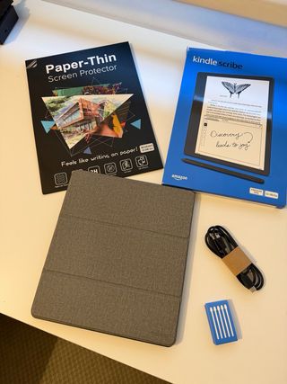 Kindle Scribe 32GB con custodia e protezione