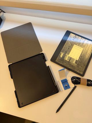 Kindle Scribe 32GB con custodia e protezione