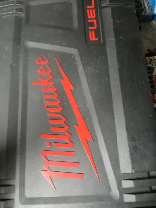 Maletín Milwaukee M18 Taladro y Atornillador