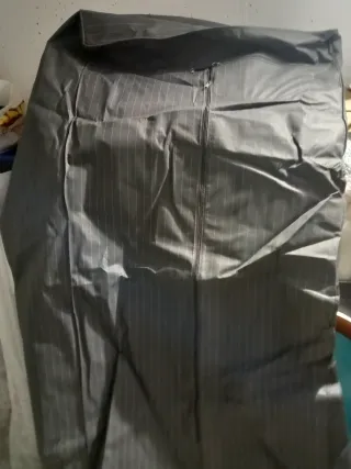 Armario de tela gris con cremallera