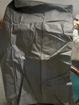 Armario de tela gris con cremallera