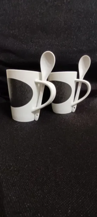 Set 2 Tazze con Cucchiaini
