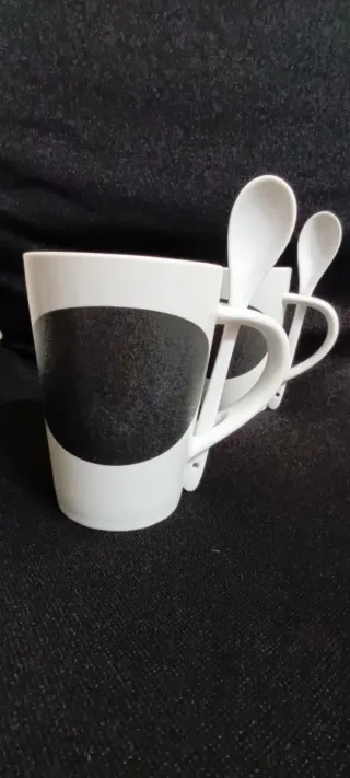 Set 2 Tazze con Cucchiaini