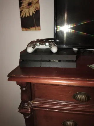 PS4 (PlayStation 4) con mando