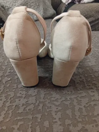 Zapatos tacón beige talla 36