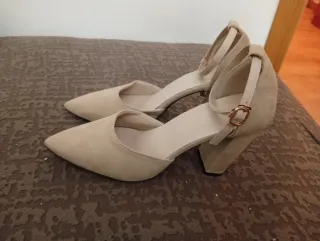Zapatos tacón beige talla 36