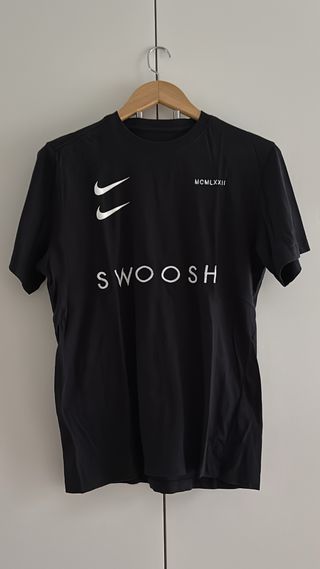 Camiseta Nike Swoosh Talla S