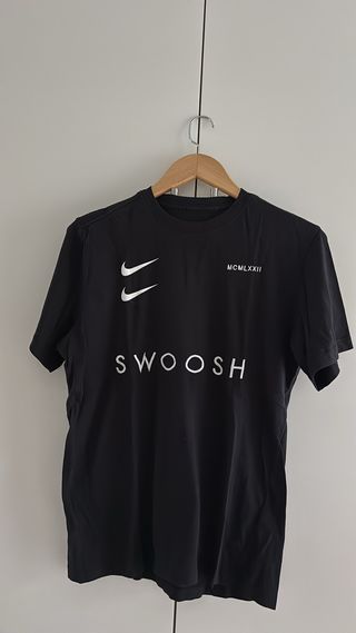 Camiseta Nike Swoosh Talla S