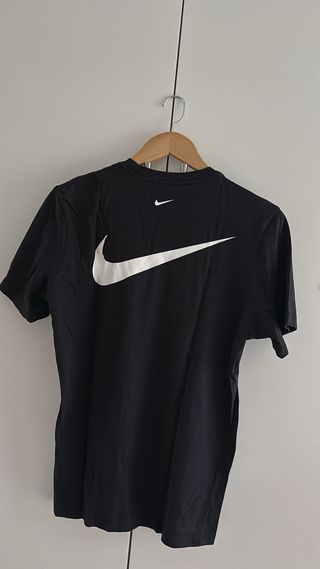 Camiseta Nike Swoosh Talla S