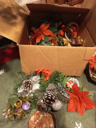 Árbol de Navidad 1'50 cm con adornos y espumillón