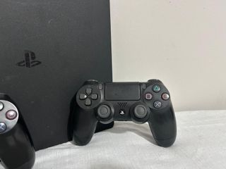 PS4 Slim 500GB + 2 Controller – Perfetta