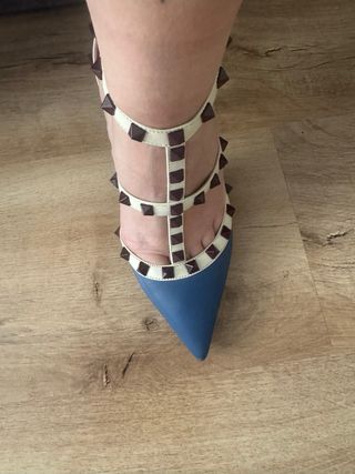 Zapatos Valentino T-Strap Tachuelas Azul Blano