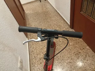 Patinete rojo ruedas grandes