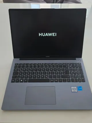 Portátil Huawei Mate D16 2024 i5 512GB SSD