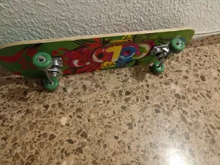Patinete con diseño colorido