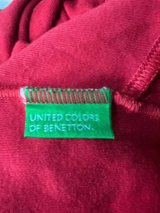 Blusa roja con detalles