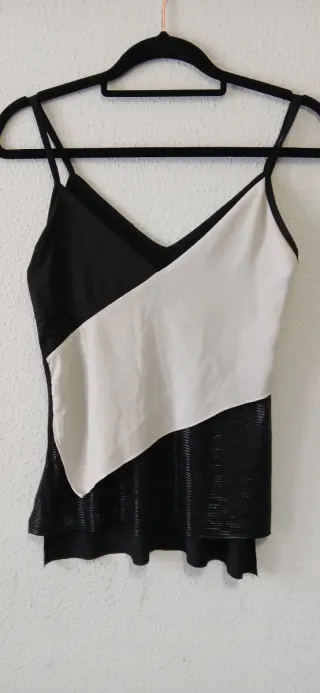 Top fiesta asimétrico blanco y negro