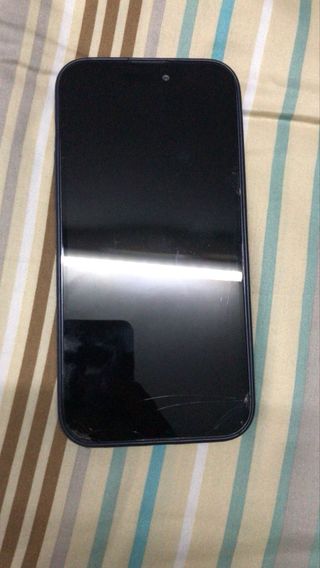 iPhone 14 Pro Max con schermo e cover posteriore danneggiati