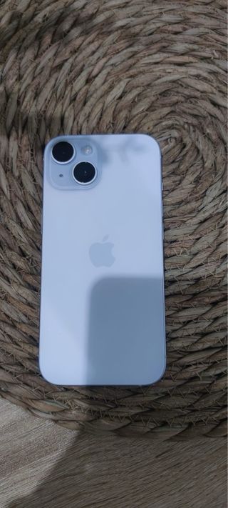 iPhone 15 azzurro chiaro