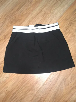 Minifalda negra con detalle blanco