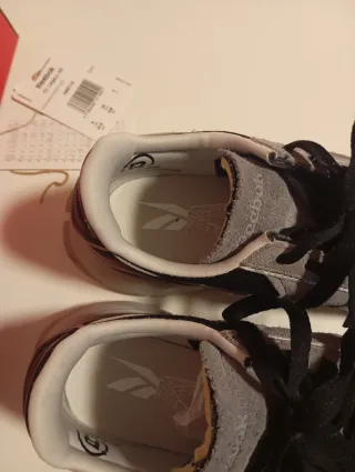 Zapatillas Reebok Gris y Negro Talla 36