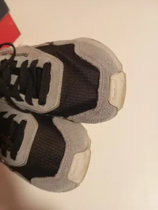 Zapatillas Reebok Gris y Negro Talla 36