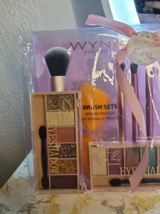 Kit Maquillaje WYNE: Sombras y Pinceles