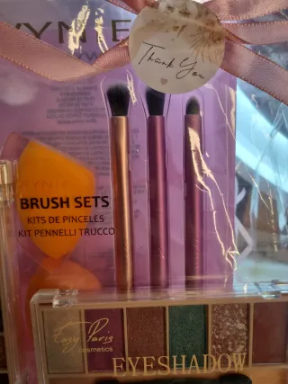 Kit Maquillaje WYNE: Sombras y Pinceles