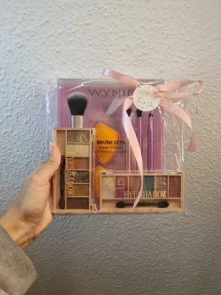 Kit Maquillaje WYNE: Sombras y Pinceles