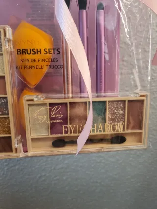 Kit Maquillaje WYNE: Sombras y Pinceles