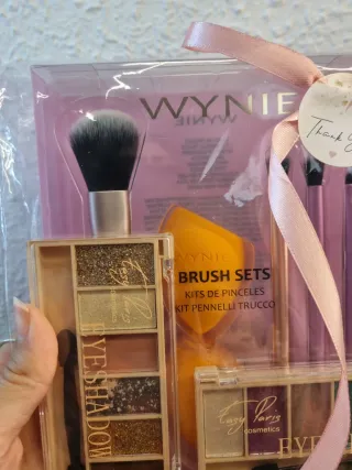 Kit Maquillaje WYNE: Sombras y Pinceles