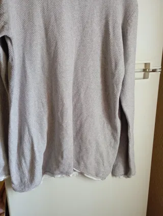 Blusa gris de manga larga