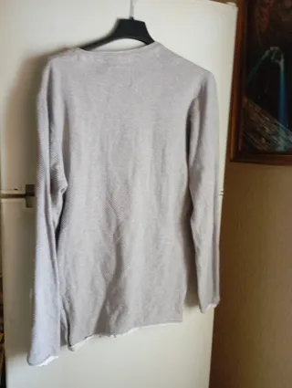 Blusa gris de manga larga