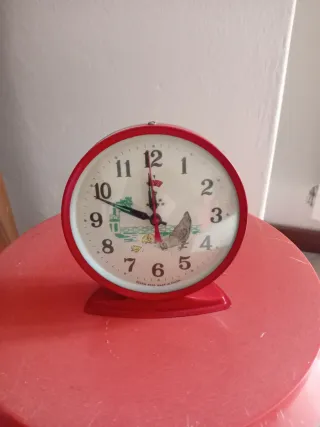 Sveglia vintage meccanica rossa