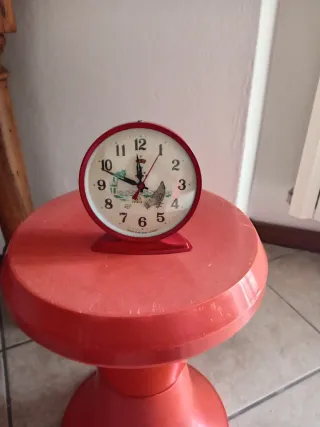 Sveglia vintage meccanica rossa