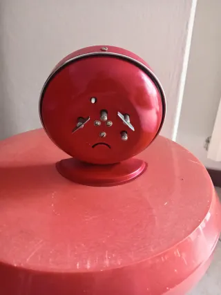 Sveglia vintage meccanica rossa