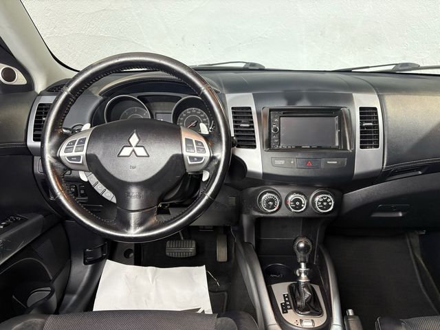 MITSUBISHI OUTLANDER 4x4 1 DUEÑO 7 PLZ AUTOMATICO