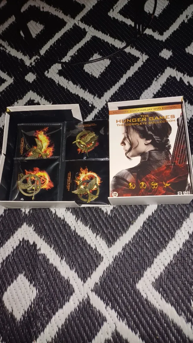 COFRE BOX COLECCIONISTA SAGA LOS JUEGOS DEL HAMBRE