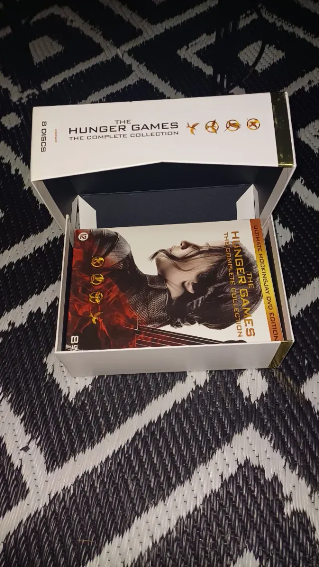 COFRE BOX COLECCIONISTA SAGA LOS JUEGOS DEL HAMBRE