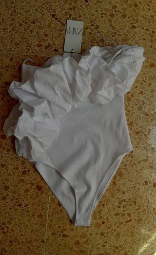 Body blanco con volantes. ZARA. Nuevo sin estrenar