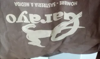 Traje entre Negro y gris oscuro con Corbata Azul